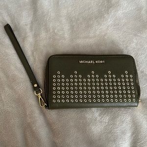 Used a few times , it has no damage